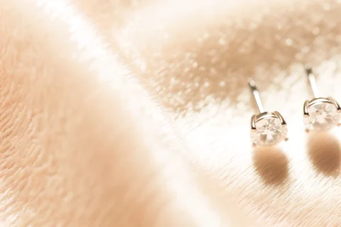 Diamond Stud Earrings: A Timeless Valentine’s Day 2024 Gift for Every Woman